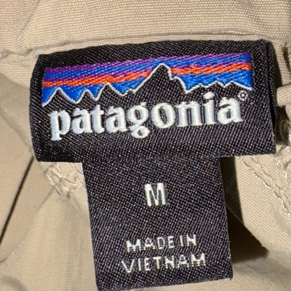 Patagonia Men’s Nylon Lightweight Hiking
Pants Size Med Tan Khaki zippers work - Picture 7 of 8